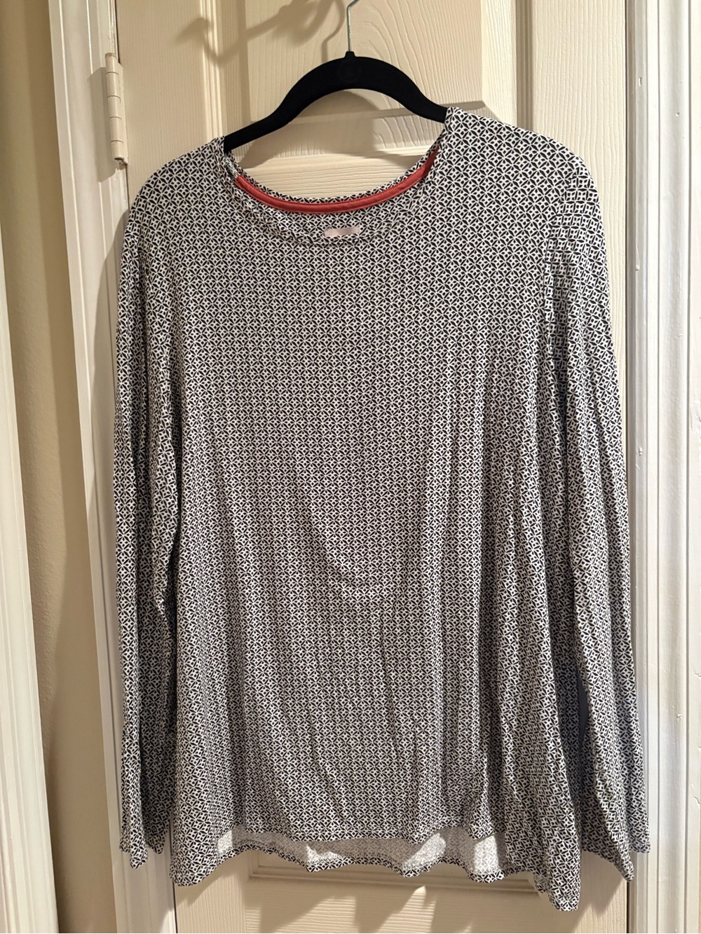 Chico's Black and White Geo-Print Long Sleeve Top Size 2